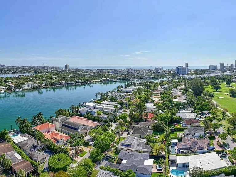 425 N Shore Dr — Photo 50