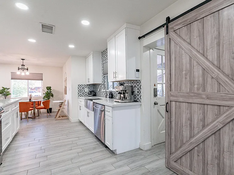 4724 E Polk St — Photo 28