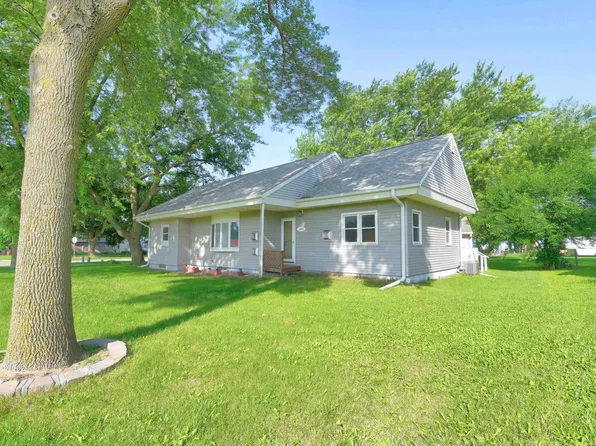 1403 N 9th St, Estherville, IA 51334