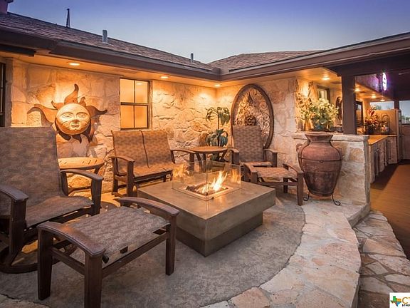 INVITING GAS FIRE PIT
