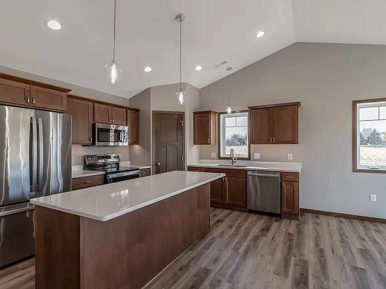 649 Luiken St — Photo 9