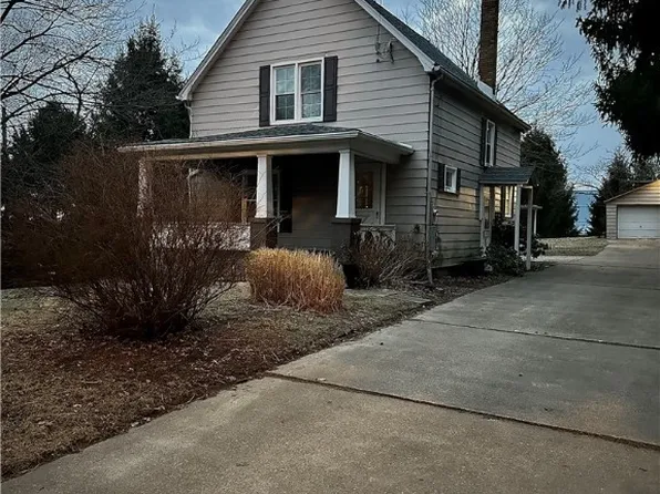 320 Greenbrier Rd, Weirton, WV 26062