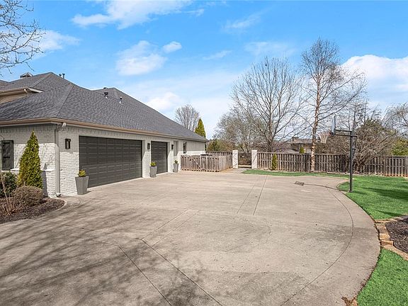 5th image of 4109 Caerleon Cir