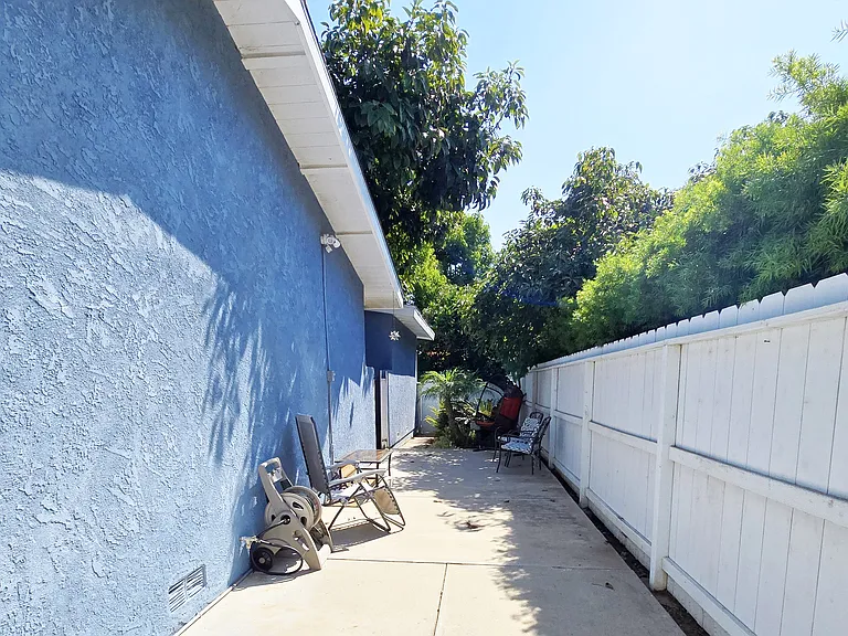 819 Hymettus Ave #BACK — Photo 12