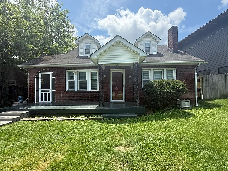 1004 Gillock St — Photo 53