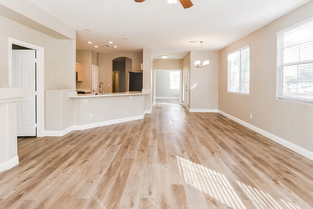 3 bed, 2.0 bath, 1416 sqft, $2,240 — Photo 4