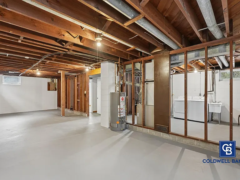 1444 Ames Ave E — Photo 18