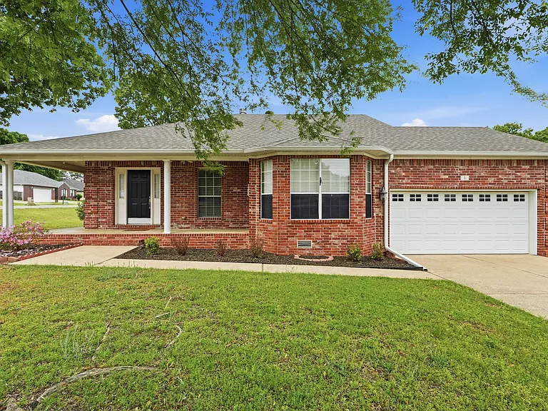 1 Zircon Dr — Photo 1