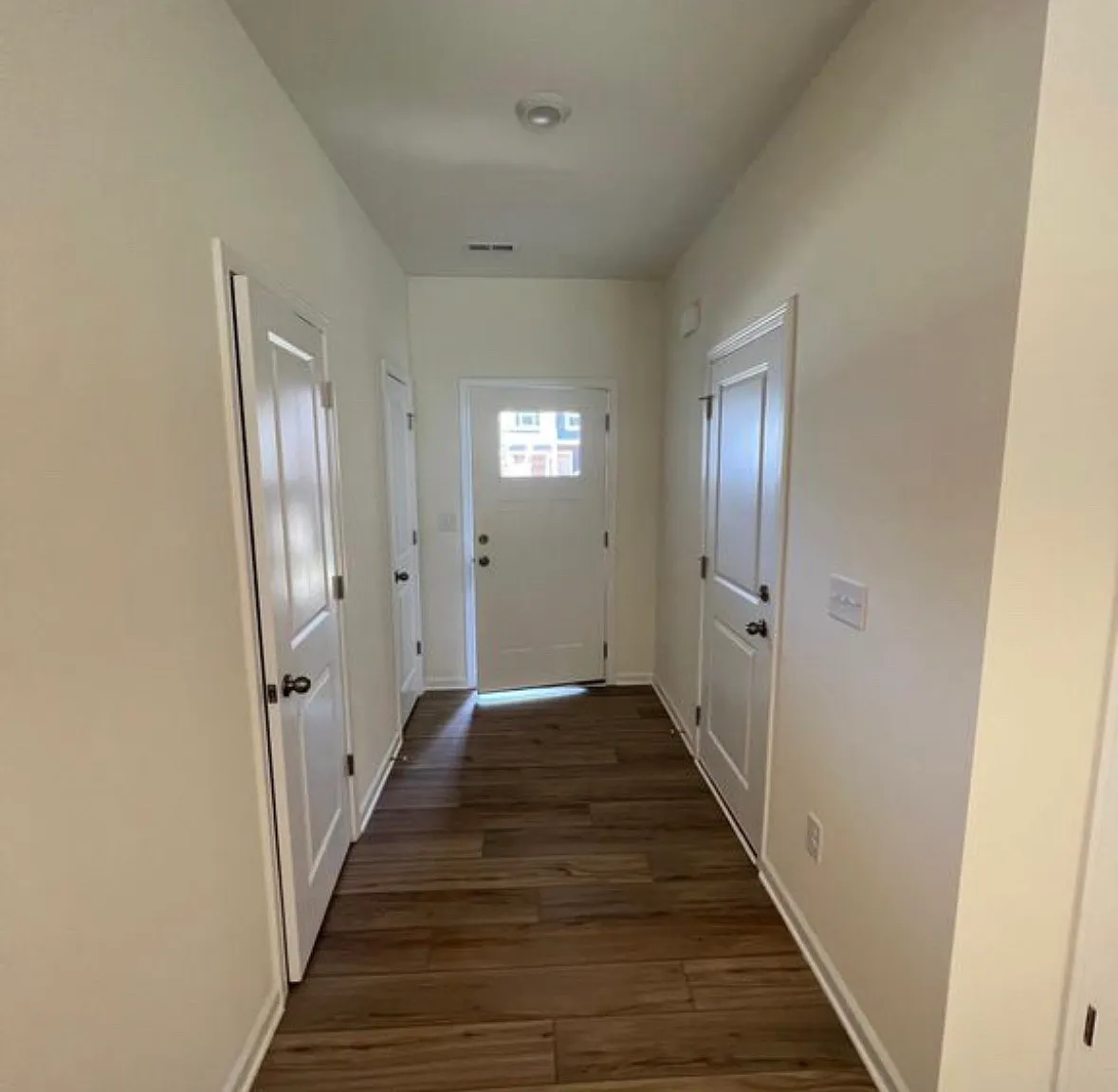 3 bed, 2.5 bath, 1688 sqft, $1,925 — Photo 3