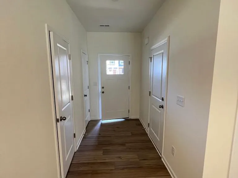 2725 Aubrey St — Photo 3