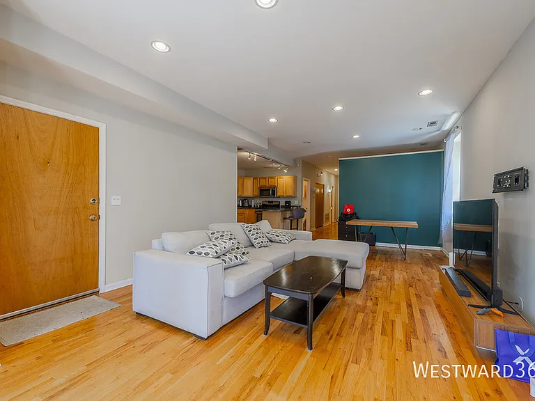 1114 W Hubbard St #2F — Photo 5