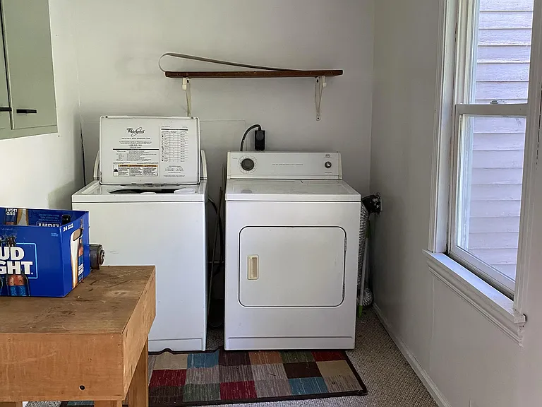 215 E Oak St — Photo 8
