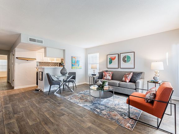 2nd image of 8550 Easton Commons Dr #802
