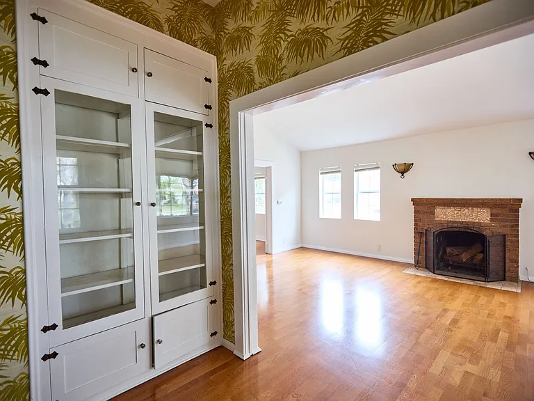 Edenhurst Ave. 3730 -Rentals — Photo 14