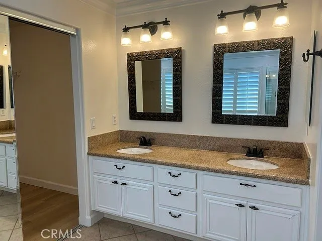 28 Granada — Photo 16