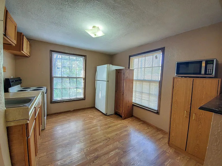 310 E Washington St — Photo 14