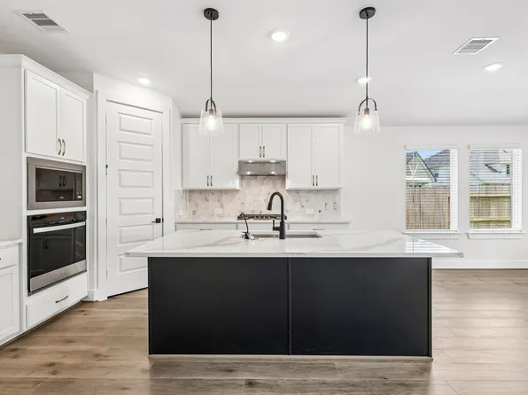 2814 Clapbread Ln, Rosenberg, TX 77471