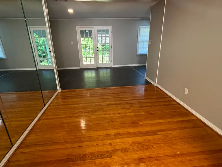 320 Vanderbilt Dr — Photo 2