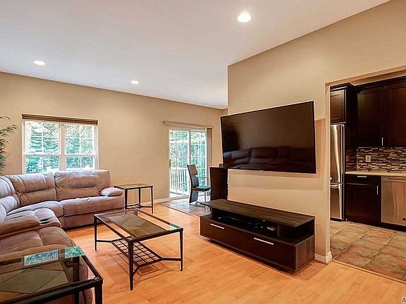 4th image of 22 Chelsea Dr