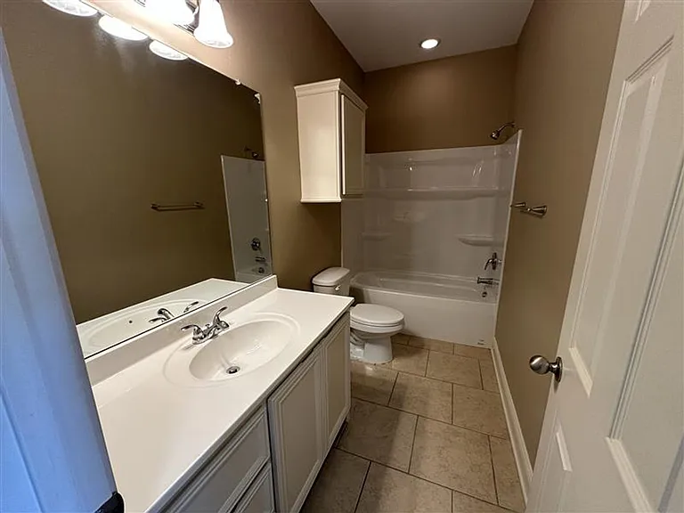 4002 Mobley Cir — Photo 6
