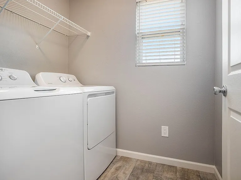 5643 Claremount St — Photo 11