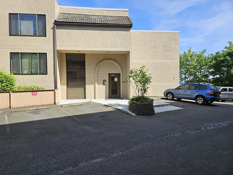 Top of the Lake Apartments — Photo 1