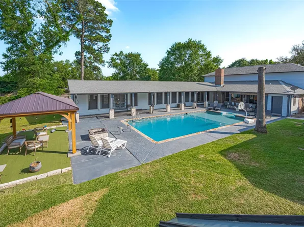 218 Beaumont Dr, Magnolia, TX 77354