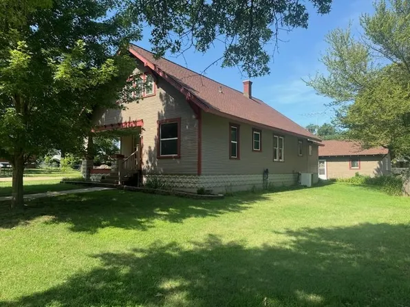 130 S Highland St, Conway Springs, KS 67031