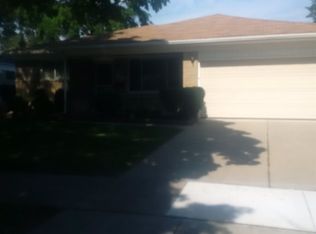 7381 Menge Ave, Center Line, MI 48015
