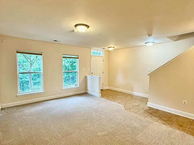 11918 Weybridge Ln — Photo 4