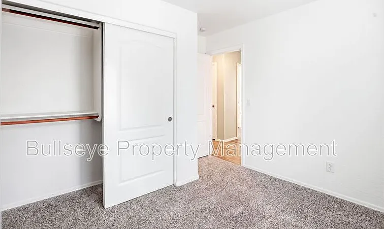 310 E Payton St — Photo 12