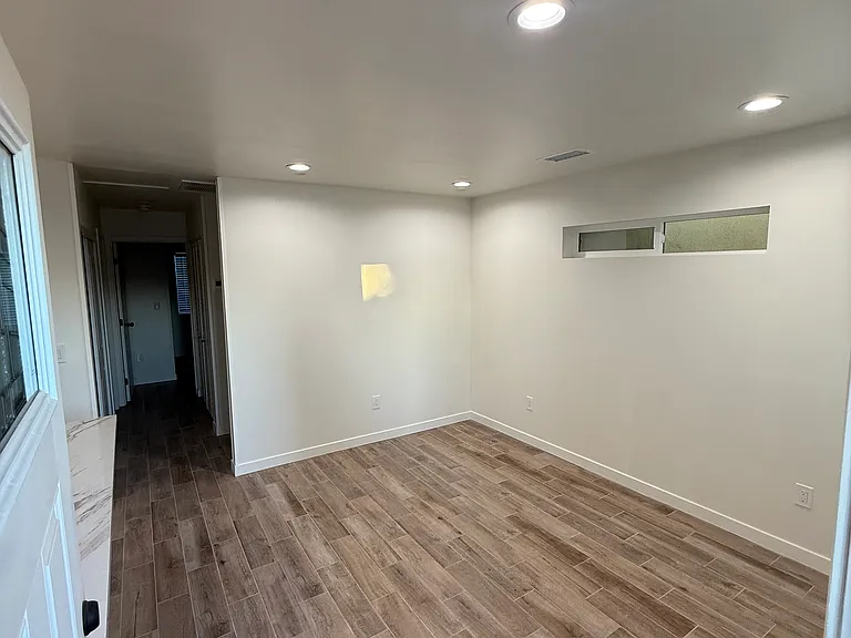 6458 N Creighton Cir — Photo 2
