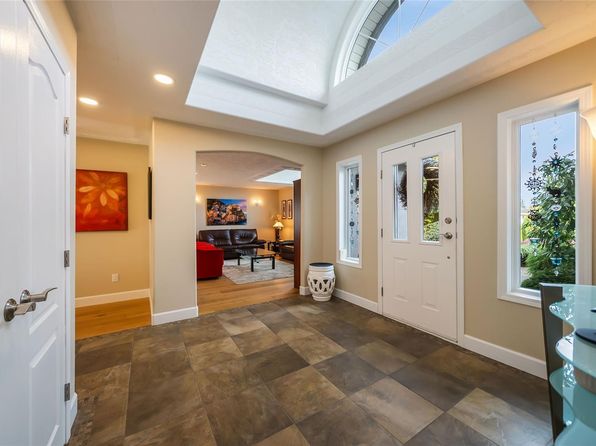 1096 Sunrise Dr, Qualicum Beach, BC V9K 2K9