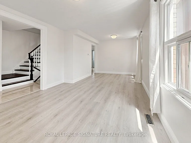 1634 Fairfield Cres #MAIN — Photo 6