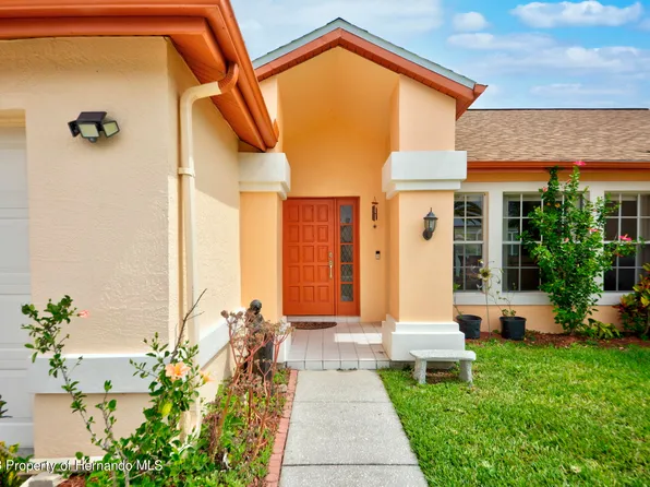 1383 Overland Dr, Spring Hill, FL 34608