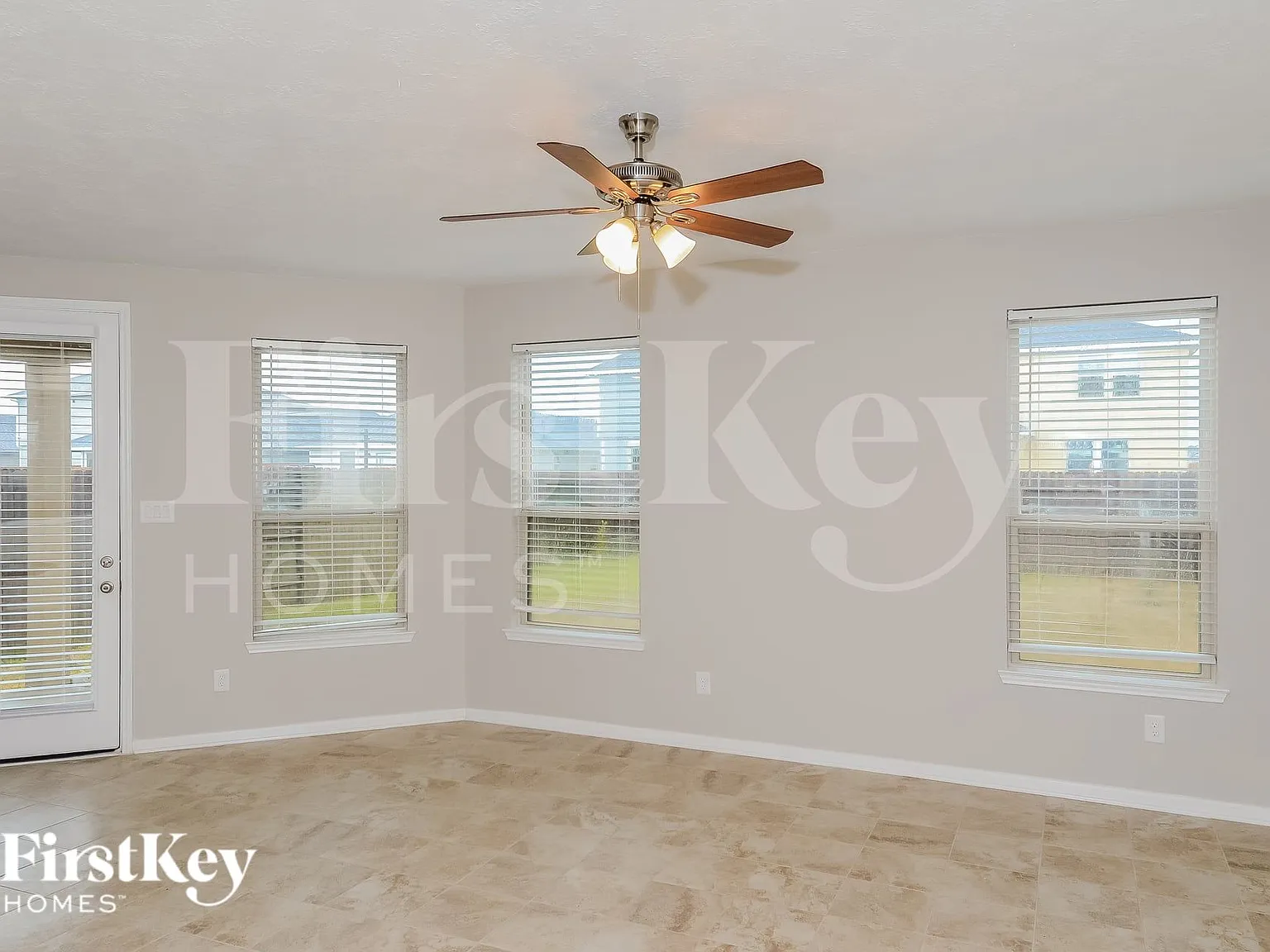3 bed, 2.5 bath, 2502 sqft, $2,065 — Photo 2