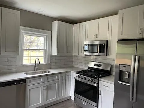 348 W 43rd St — Photo 2