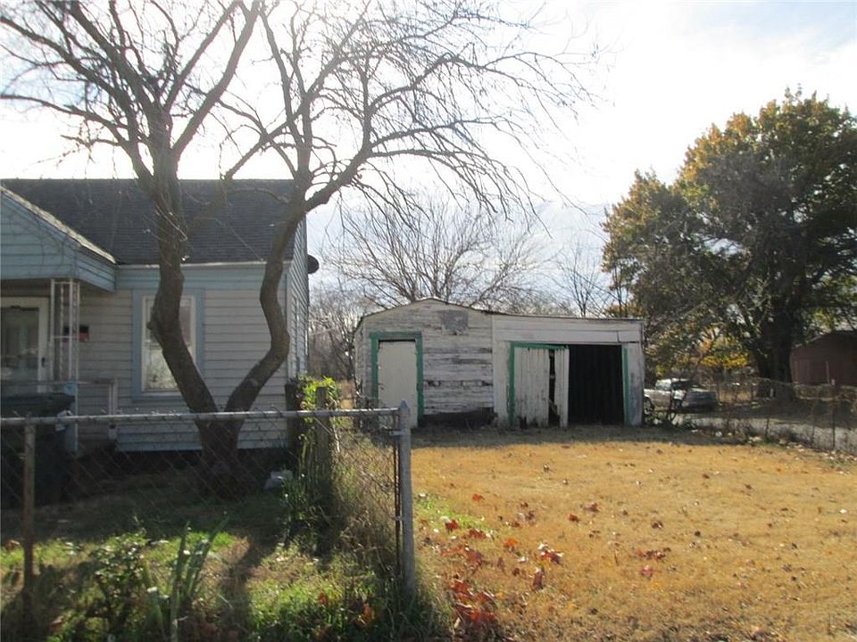 2nd image of 628 W Brule St