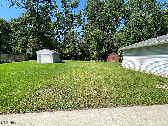3rd image of 26690 Kingswood Dr