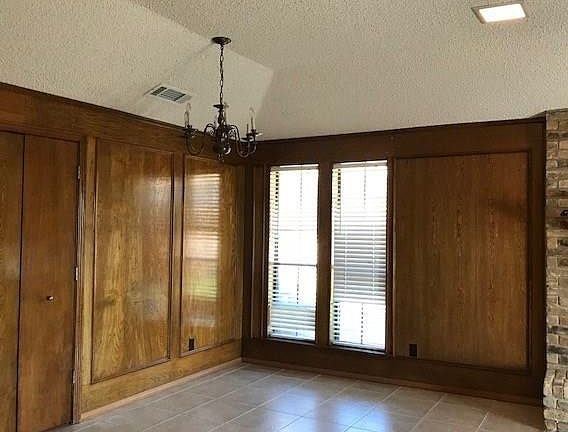 4th image of 2021 Springwood Pl Unit A-b