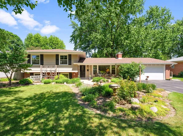 432 S 10th St, Saint Charles, IL 60174