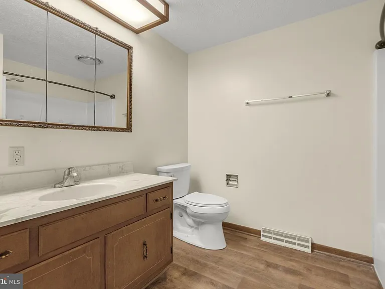 22397 Armstrong Dr — Photo 27