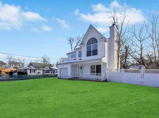 22 Sayville Rd, Mastic Beach, NY 11951