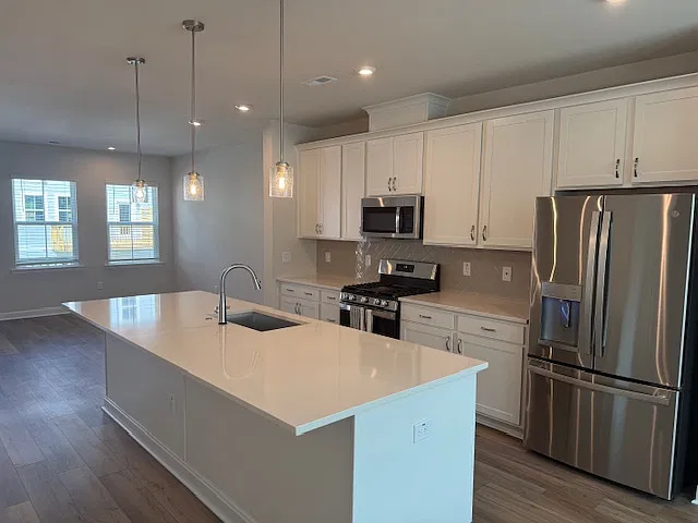 4 bed, 2120 sqft, $2,450 — Photo 4