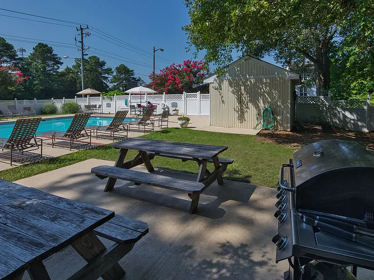 Chapel Lake Apartments — Photo 11