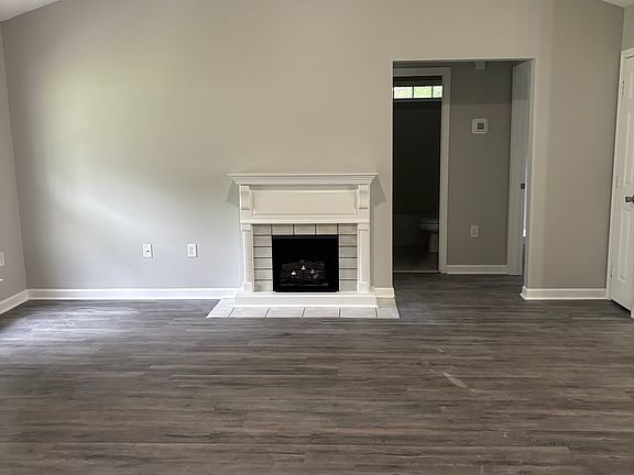 4th image of 303A Moore Ave