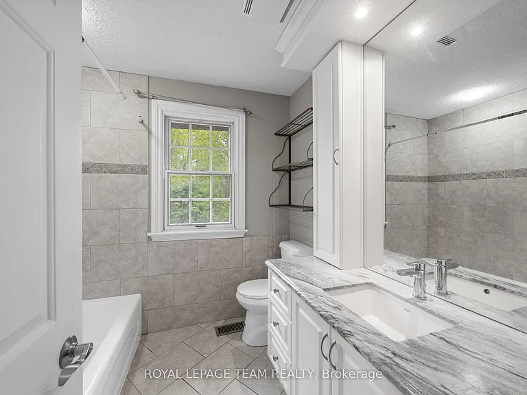3162 Woodroffe Ave — Photo 31