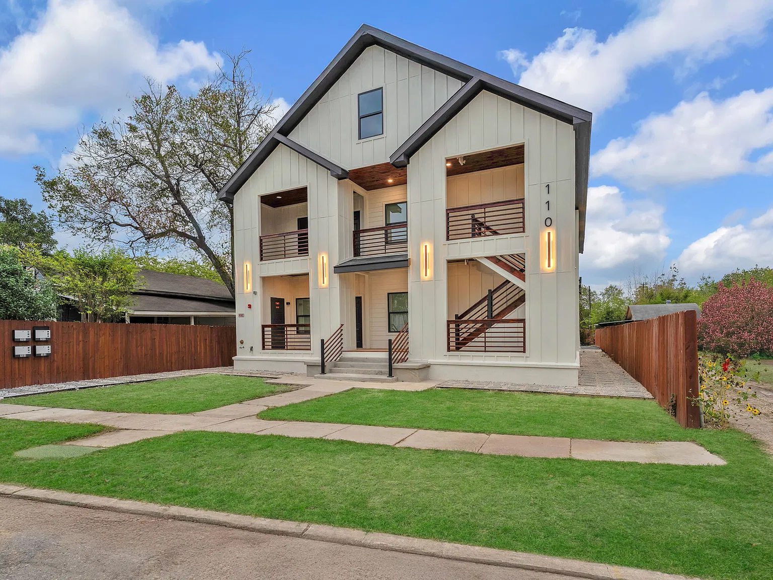 3 bed, 1055 sqft, $1,700 — Photo 3