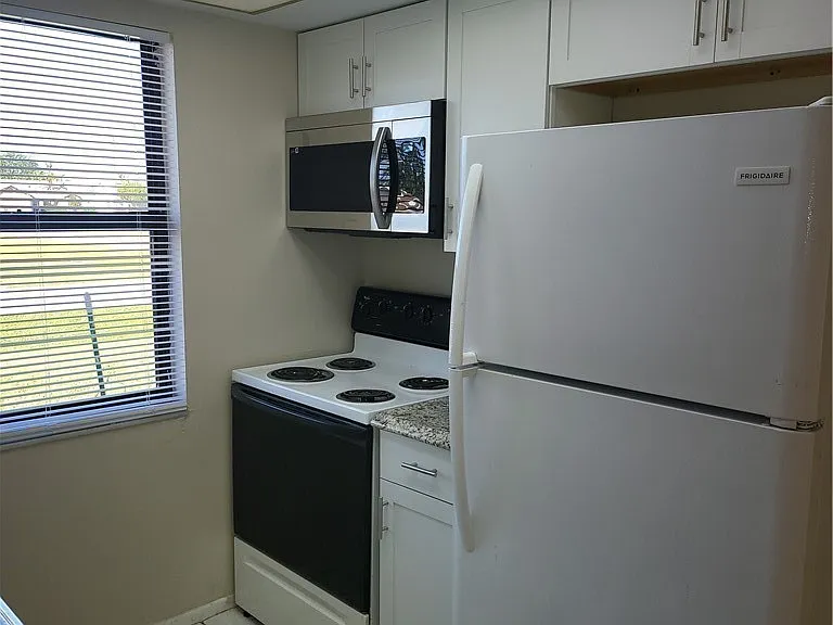 3705 SW Santa Barbara Pl — Photo 3