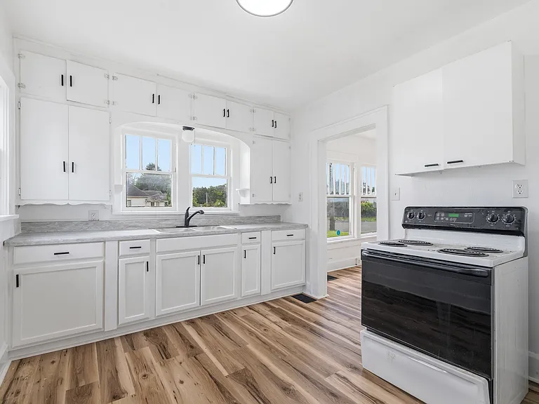 2446 Morton St — Photo 3